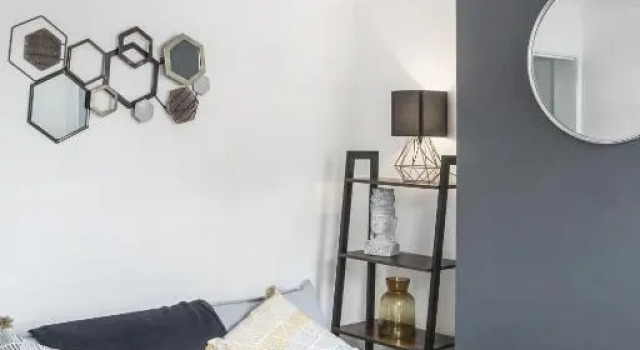 'Number 11' Central Colchester - Super Convenient 2 x Double Bed 1 x Single Bed Cottage PLUS Office & Garden, 8 min walk Nth Station & Town Ctr, 2 min walk local shops & restaurants, Забронировать Дом для отпуска Колчестер Эссекс, рядом с Colchester General Hospital