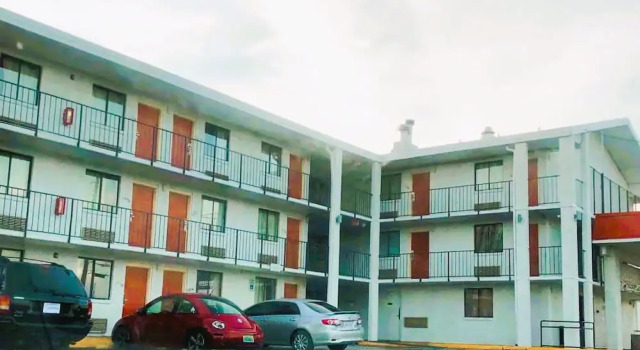 Motel 6 Mobile North, Boek Motel Hotels in Alabama met parkeren, Parkeren