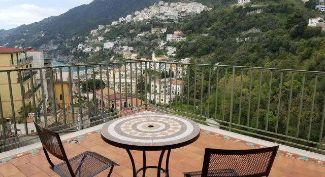 Wonderful Amalfi Coast apt overlooking the sea, Забронировать Апартаменты/квартира Виетри Салерно