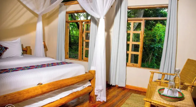 Коттедж Executive с балконом Kibale Tourist Safari Lodge