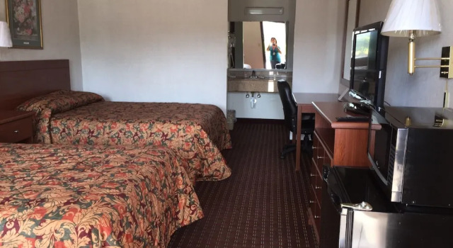 Четырёхместный номер Standard Executive Inn