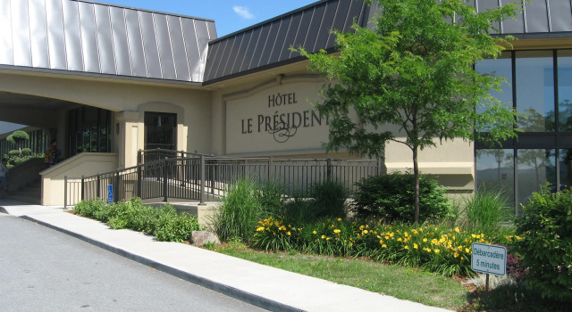 Hôtel Le Président, Book Hotel Hoteller i Eastern Townships med pool, Swimmingpool