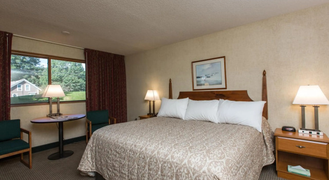 Commodores Inn