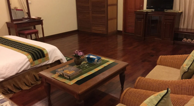 Champasak Palace Hotel, Reservar Hotel Hotéis em Pakse com piscina, perto de Wat Phabat, Piscina