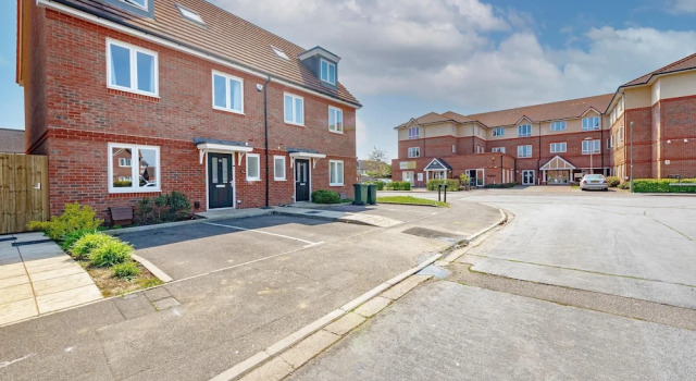 London Heathrow Living Holywell Serviced Houses, Забронировать Апартаменты/квартира Отели Большого Лондона с парковкой, Парковка