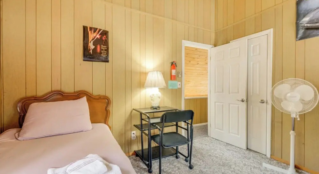 Near Hiking & Skiing: Home in Wilmington!, Buchen Sie Ferienhaus  