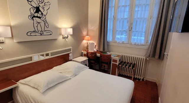 Номер Economy Logis Hôtel Restaurant LE MONARQUE 30 Parking Vélos Sécurisé