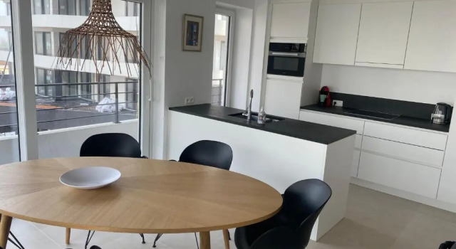 Апартаменты Lichtrijk 2-slaapkamerappartement met zeezicht en gratis parking
