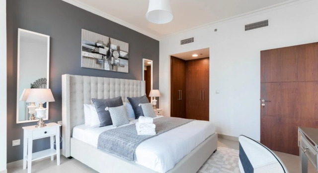 Chic Apt w Burj Khalifa Dancing Fountain View, Забронировать Отель Даунтаун Дубай , рядом с Дубайский аквариум
