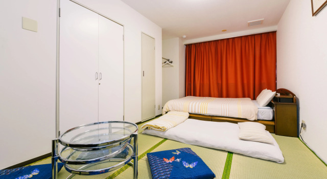 Guesthouse Chiharu - Hostel, Забронировать Хостел Хостелы префектуры Фукуока, рядом с Станция метро Tenjin, Хостел