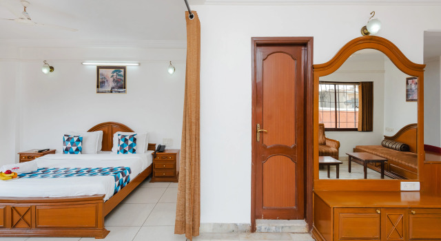 Двухместный люкс HOTEL GALAXY SURAT