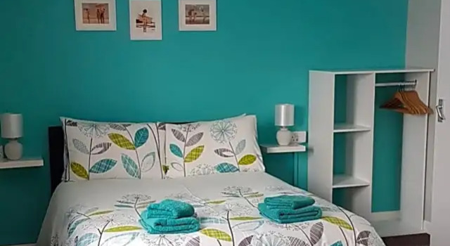 Pigeon Cottage Bed & Breakfast, Reservar Casa de férias Moradias em Merseyside, Vila