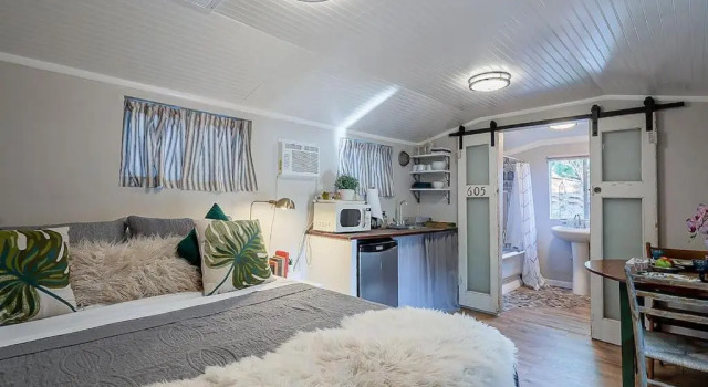 Peaceful Tucson Tiny House Getaway with Backyard, Rezerwuj Hotel Tucson Arizona