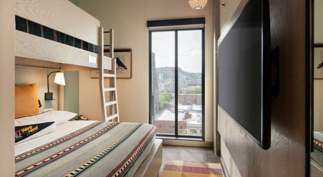 Номер Standard Moxy Portland Downtown