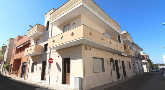 Central Apartment With Wi-fi, Air Conditioning And Courtyard Pets Allowed