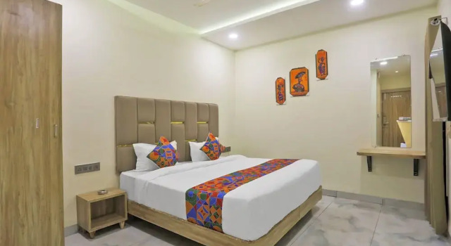 Номер Deluxe Fabhotel Gaurav Inn