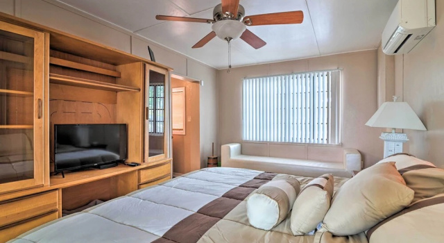 Коттедж с 3 комнатами Lake Views & Private Porch: Auburndale Family Home