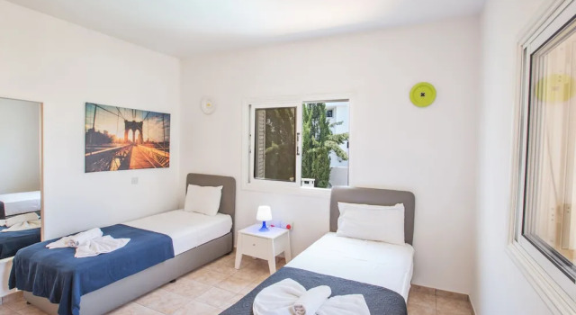 Protaras Holiday Villa Jv8, Boek Villa Hotels in Protaras met parkeren, in de buurt van Neolithic Settlement, Parkeren