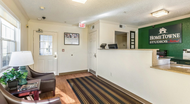 HomeTowne Studios by Red Roof Atlanta – Peachtree Corners, Prenota Hotel Hotel a Georgia con parcheggio, Parcheggio