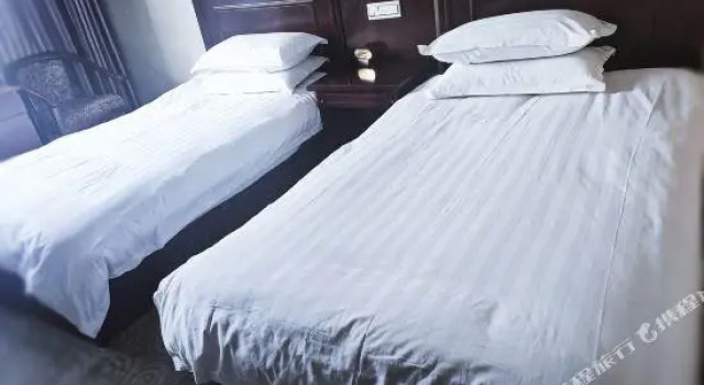 Yulong Hotel