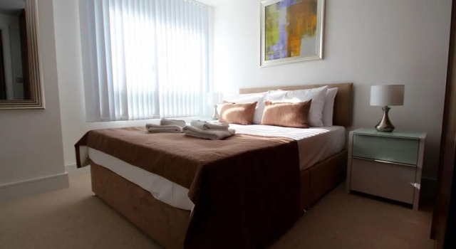 Lincoln Plaza One-Bedroom Apartments