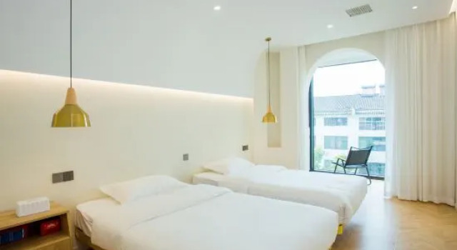 Семейный люкс с 2 комнатами Yichang Nayun Homestay (Three Gorges Dam Tourist Area)