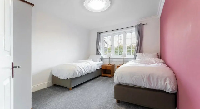 4-bed Home in Purley Near Gatwick Airport London, Забронировать Дом для отпуска Виллы Большого Лондона, Вилла