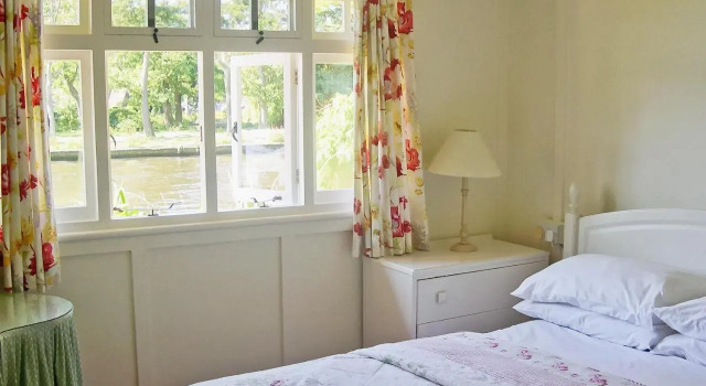 Leisure Hour, Book Hotel Hoveton Norfolk