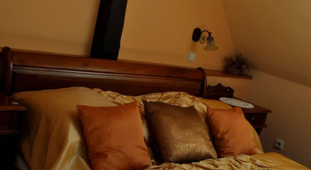 O podwyższonym standardzie dwuosobowy pokój Hotel Opera