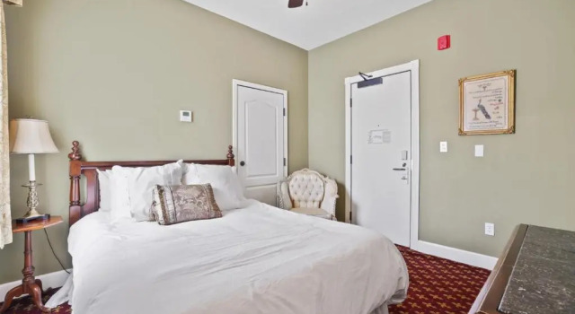 Двухместный номер Standard National Hotel Jackson, Tapestry Collection by Hilton