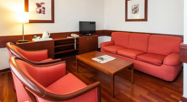 Двухместный люкс c 1 комнатой Holiday Inn Lisbon-Continental by IHG