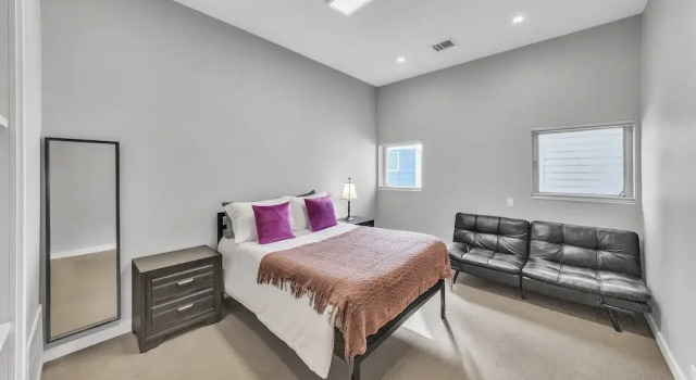 Modern Comfort In The Heart Of Museum District 3 Bedroom Townhouse, Забронировать Дом для отпуска Хьюстон Texas Gulf Coast