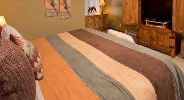 Spacious 1br - Across From Gondola + Beaver Creek View 1 Bedroom Condo by RedAwning