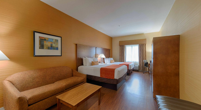 Четырёхместный номер Standard Best Western Plus Delta Inn & Suites