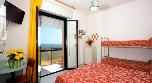 Четырёхместный номер Economy Hotel Baia