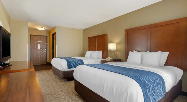 Четырёхместный люкс Comfort Inn & Suites Pittsburg KS