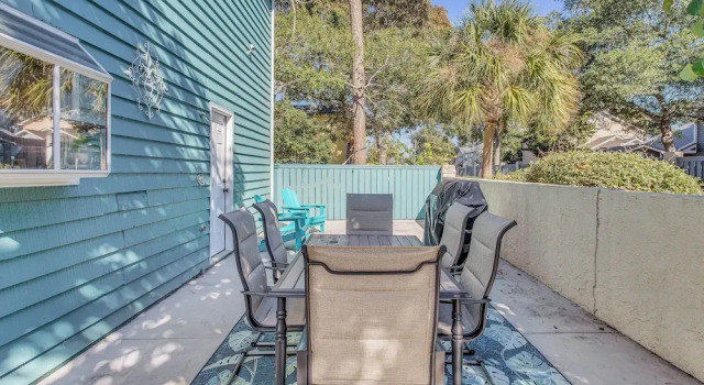 Коттедж < 1 Mi to Ocean: North Myrtle Beach Home w/ Grill!