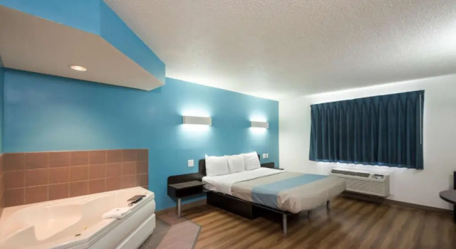 Люкс Motel 6-Rothschild, WI