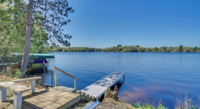 Коттедж Spacious Lakefront New Auburn Home w/ Sunroom
