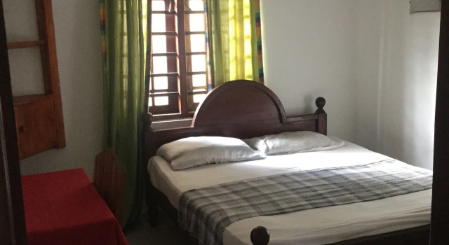 White baby beach rest, Book Bed and Breakfast Hoteller i Pathuwatta med parkering, Parkering