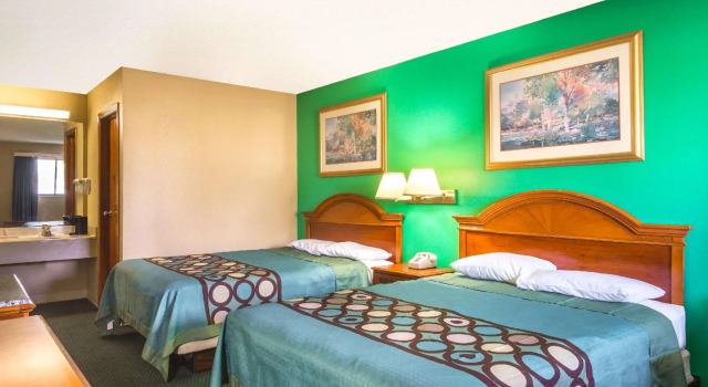 Четырёхместный номер Standard Super 8 by Wyndham Vandalia/Dayton International Airport