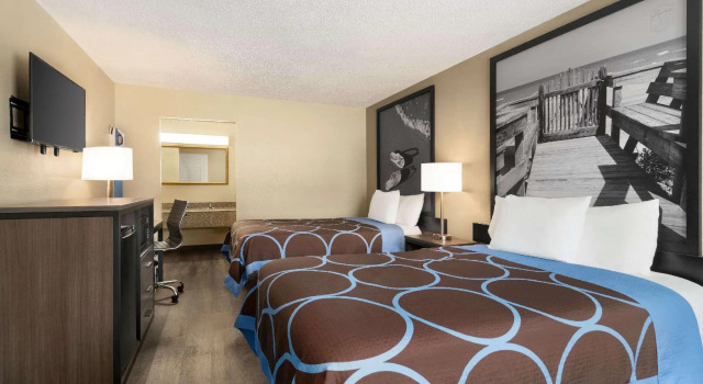 Четырёхместный номер Standard Super 8 by Wyndham Gulfport Airport NW Near Biloxi