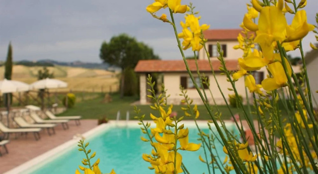 Sant'Ansano, Book Hotel Hoteller i Val d'Orcia med parkering, Parkering