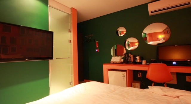 Y Hotel