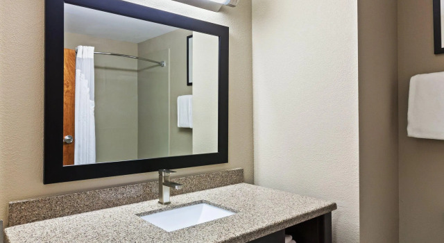 Четырёхместный номер Standard Holiday Inn Express & Suites Glenpool by IHG