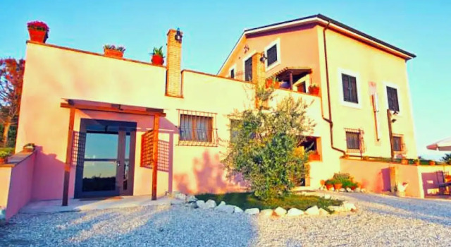 Modern Farmhouse in San Gemini With Swimming Pool, Rezervasyon Otel Umbria havuzlu oteller, Yüzme Havuzu