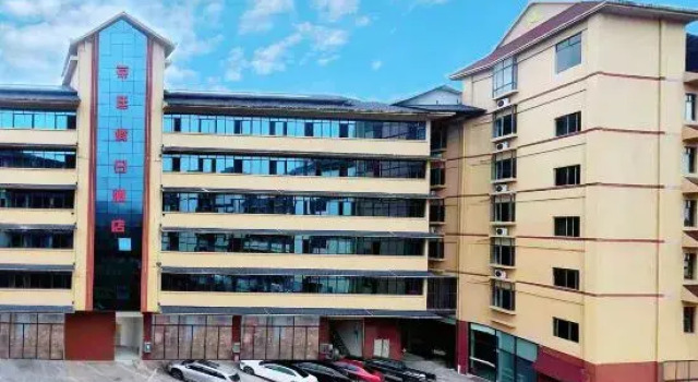 Cha Ting Holiday Hotel, Buchen Sie Hotel Hotels in Yunnan mit Parkplatz, Parkplätze