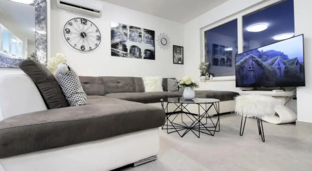 Lux penthouse with beautiful sea and island view 6 + 2, Забронировать Отель Макарска Biokovo Nature Park, рядом с Францисканский монастырь