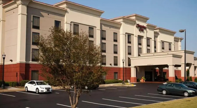 Полулюкс Hampton Inn Carrollton