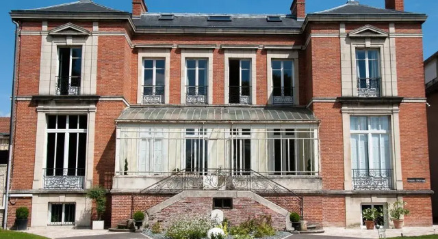 Maison M Troyes, Забронировать Отель Труа Troyes Outlets